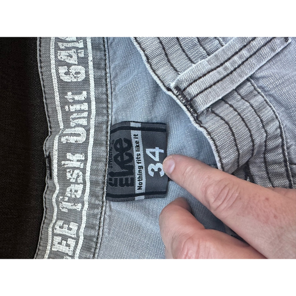 Men's Lee Gray Cargo Shorts Size 34 - Picture 2 of 3